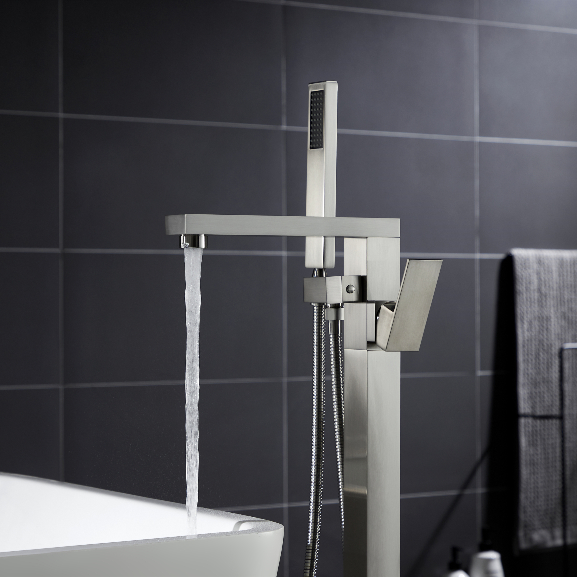 Aquacubic квадратный черный смеситель для душа для ванны, отдельно стоящий смеситель для ванны с изливом, напольное крепление, смесители для горячей и холодной ванны