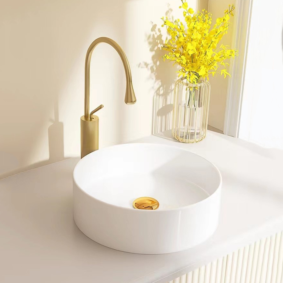 Оптовая продажа, простой стиль, белая круглая керамика для ванной комнаты над столешницей, художественная раковина для мытья рук для дома