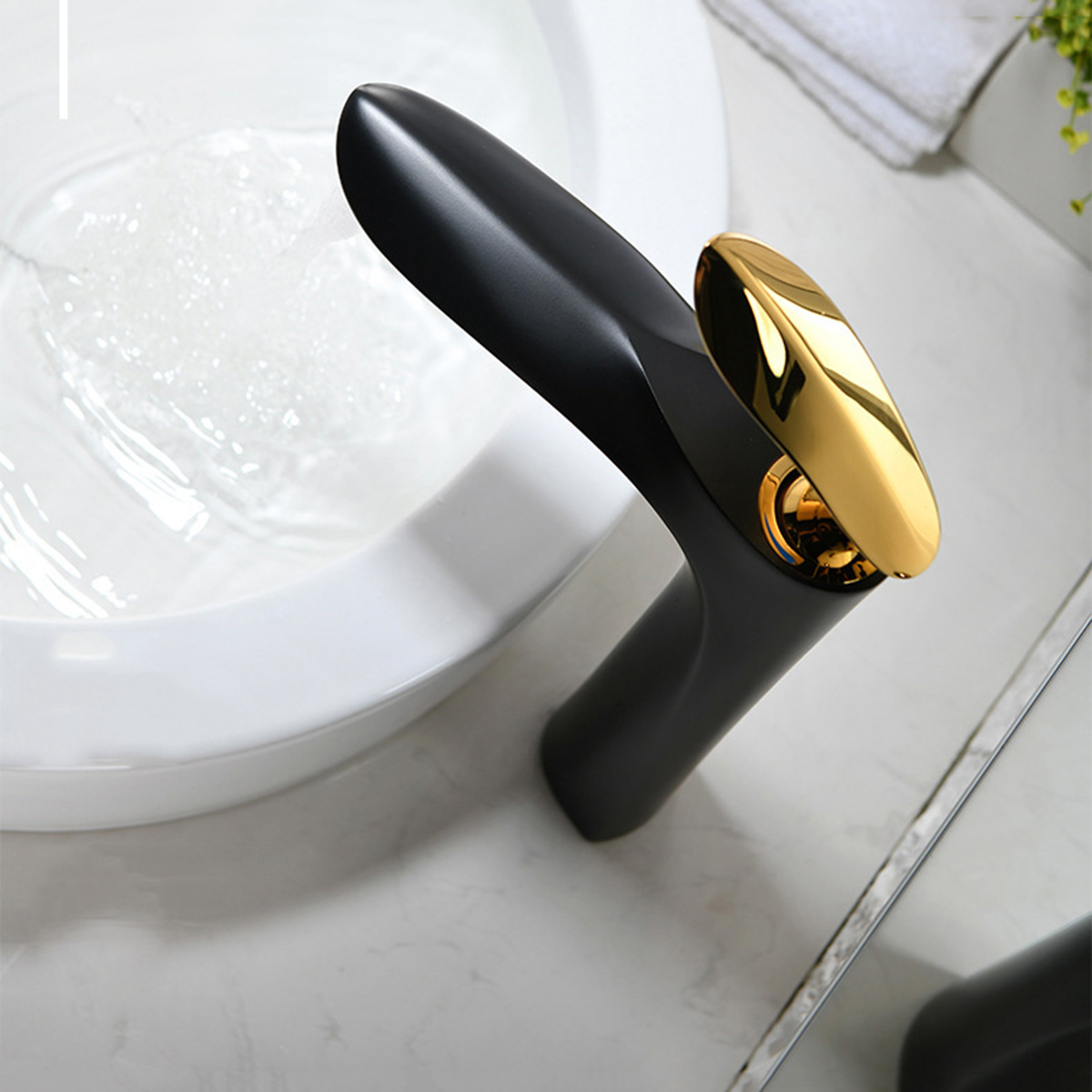 Аквакубический латунный корпус с одной ручкой, золотой смеситель для ванной комнаты, ванной комнаты, раковины